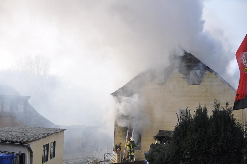 Haus komplett ausgebrannt Leverkusen P52.JPG